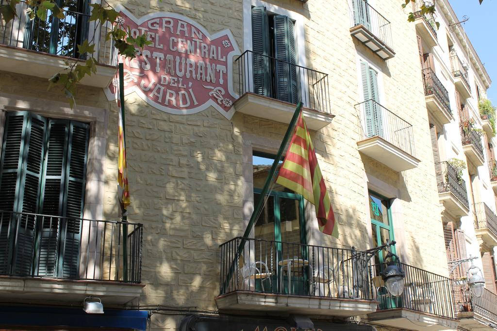 Отель El Jardi Барселона Экстерьер фото